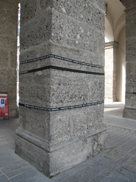 Elastics installed on columns in the city centre 2006