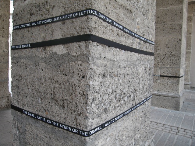 Elastics installed on columns in the city centre 2006
